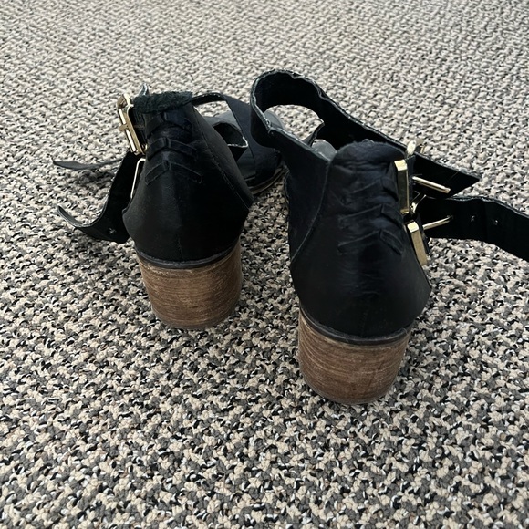 STEVE MADDEN black leather sandals - Picture 3 of 6